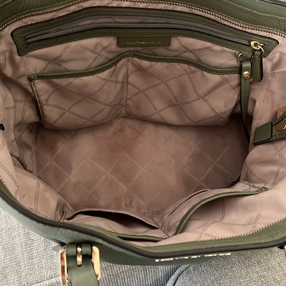 Michael Kors purse. Good condition. - Picture 5 of 9